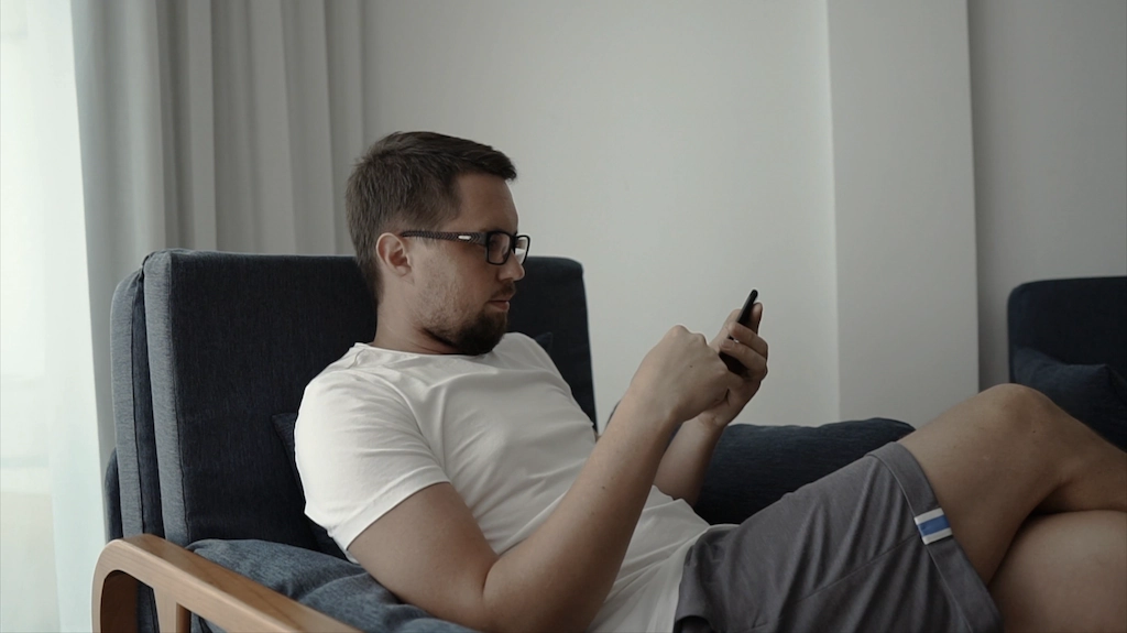 Polacy biorą kredyty na iPhone’y?! Szokujące dane o długach za smartfony